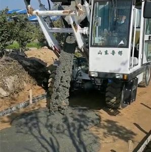 着急赶项目，这位老板的搅拌车刚到手就迫不及待带它“出征”了！